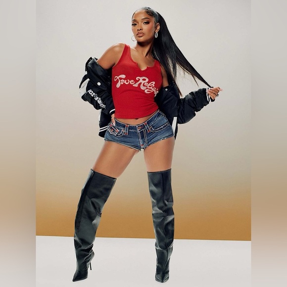 True Religion BEST SELLER
SPICY MID RISE SUPER T SHORT - Picture 3 of 11